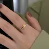 Anel Elegante de Titânio com Cravação de Diamantes Duplo t para Mulheres, Design de Nicho com Toque de Luxo, Anel para Dedo Indicador que Não Desbota, Acessório da Moda