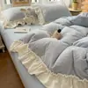 Estilo Francés Clase A Engrosado Tallado Vellón de Leche Juego de Cuatro Piezas Otoño/Invierno Vellón de Coral Funda Nórdica Mariposa Juego de Sábanas de Tres Piezas Ropa de Cama 3