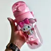 Copo de Palito Cartoon de Alto Acabamento para Crianças, Copo de Água Plástico Portátil de Grande Capacidade para Estudantes, Design Fofo de Kuromi e Cinnamoroll