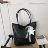 Bolso Tote de Gran Capacidad con Patrón Tejido Europeo y Americano Colgante de Encaje de Estrella Bolso Grande de Hombro Único Bolso Versátil para Estudiante de Mano Debajo del Brazo