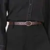 Cinto de Couro Novo Estilo para Homens e Mulheres com Fivela Oval Irregular Prateada, Tendência Versátil de Alta Qualidade Estilo Coreano para Jeans Venda por Atacado