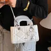 Bolsa pequena super popular para mulheres, novo modelo de verão 2026, bolsa de ombro de alta qualidade com padrão de diamante, bolsa transversal para o dia a dia