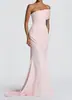Elegante vestido de fiesta bodycon asimétrico de estilo europeo y americano con hombros descubiertos y bajo en forma de trompeta de flor de la mañana, entallado a la cintura, vestido largo estilo ins