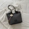 Bolsa de Gran Capacidad Transfronteriza para Mujer Verano 2026 Nuevo Versátil Moda Hombro Único Tendencia Viaje Diario Retro Casual Bolso Tote