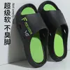 Pantuflas de verano para hombre, de suela gruesa, diseñadas para uso en exteriores, antideslizantes, duraderas, modernas y elegantes para uso en casa; nuevos estilos de verano para hombre