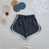 Shorts Deportivos Estilo Americano Verano 2025 Casual Yoga Fitness Chica Atrevida Pantalones de Pierna Ancha Línea A con Bloques de Color Rayas Laterales Pantalones Cortos Atrevidos para Mujer