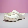 Camellia Clásico Crocs Ramo de Flores Antideslizante Resistente al Olor Zapato de Gama Alta Flor de Azalea Blanca Flor de Zapato Crocs Mujer