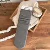 Meias de cano médio com padrão em relevo estilo japonês para mulheres, cor sólida, simples e versátil, estilo coreano, cor escura de outono e inverno, meias com babados