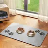 Alfombrilla Sencilla para Alimentar Gatos y Perros, Resistente a Manchas, Resistente al Desgaste, Absorbente de Agua, Antideslizante, Fácil de Cuidar, Alfombrilla para el Suelo, Alfombrilla Doméstica Antisalpicaduras y Antiorina