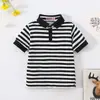 Nova Camiseta de Manga Curta Listrada de Verão para Meninos e Meninas Top Moda Infantil Elegante Gola Lapela Roupa de Estudante Roupa de Aula Atacado