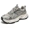 Zapatos de papá modernos y robustos estilo Hong Kong, nueva colección de otoño para hombre, zapatillas casuales de malla para adolescentes, adecuados para ir al trabajo, correr y deportes