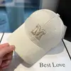 Gorra de visera bordada con la letra M 2023 Nueva Gorra de béisbol con protección solar para exteriores para mujer de moda todo-partido amor entrega