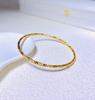 Pulsera de Aleación de Cobre Oro Arena con Baño de Oro Grueso, Retención de Color Duradera, Método Clásico Antiguo, Estilo Popular de Moda, con Flores a Ambos Lados
