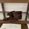 Sandálias de dedo retrô únicas para mulheres, novo estilo de verão 2026, botinhas estilo western, estilosas com saias, sandálias romanas