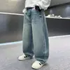 Roupas Infantis Meninos Jeans Reto Novo para Crianças Maiores Primavera 2026 Outono e Primavera Calças Casuais Largas Atacado Transfronteiriço