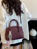 Bolso de mano casual y moderno, bolso para el trabajo, bolso tipo almohada, nuevo y moderno bolso de hombro de color liso, estilo retro versátil, el bolso popular para mujer de este año