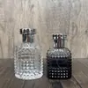 Botella de perfume de vidrio vacía con tapa de rosca B085-30ml50ml en forma de piña en stock, conveniente botella rociadora cosmética
