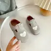 Zapatos Infantiles 2025 Verano Primavera Nuevo Estilo Birkenstocks para Niñas Zapatos Individuales para Niñas Mocasines Suela Suave Antideslizantes Zapatos para Caminar Infantiles