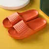 Zapatillas de Casa de Verano Fabricante Mayorista Zapatos para el Hogar para Hombres y Mujeres Baño Ligeras Eva Suela Suave Plástico de Goma Alta Elasticidad Zapatillas de Pareja