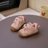 Sapatos de sola macia 2026 Novidades da Primavera Sapatos Esportivos para Bebês e Crianças Pequenas Sapatos para Caminhada de Bebê Menina Antiderrapantes Leves Sapatos de Treinamento Alemães