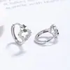 Brincos de trevo de quatro folhas vazados em prata 925, luxo leve e toque de alta qualidade, pequenos acessórios requintados para meninas, presilhas de orelha de borboleta com zircônia