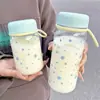 Taza de plástico explosiva de alto valor para salir con taza de agua de mano portátil simple para niña estudiante al aire libre para beber directamente resistente a altas temperaturas