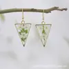 Pendientes de Metal Modernos con Resina de Cristal Transparente y Flores Secas/Eternas (Narciso) - Pendientes Triangulares Creativos para Mujer