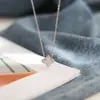 Colar Vintage em Aço Titânio com Flor de Quatro Pétalas Estilo Francês para Mulheres, Corrente de Clavícula Floral de Luxo Discreto, Acessório Moderno e Versátil