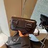 Bolsa de cintura com fivela de travessão em couro encerado estilo coreano, novo modelo 2026, bolsa de ombro único/transversal/sob o braço em cor sólida texturizada para mulheres