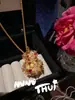 Collar Colgante de Calabaza Doble Mariposa Grabada e Incrustada Tradicional, Aretes Florales en Relieve de Nácar Estilo Chino Nuevo