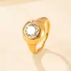 Anillo de Acero Inoxidable Fundición Set Explosiones Transfronterizas Anillo de Pareja Circonita Redonda Lujo Ligero Acero de Titanio de Alta Calidad Joyería de Mano