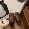 Sapatos Quadrados de Dedo Grosso Cinza Retrô Estilo Francês com Forro de Lã para Mulheres, Novo Modelo Inverno 2026, Quentes para Uso Externo, Sapatos Peludos que Aumentam a Altura