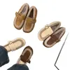 Zapatos de mujer tipo mocasín peludos, colección otoño/invierno 2026, estilo retro, con acabado de gamuza, forro de felpa para abrigar y un diseño cómodo y fácil de usar, similares a las sandalias Birkenstock