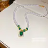Sensación Antigua~Collar de Zirconia Cuadrada Esmeralda y Perlas, Cadena para Clavícula Estilo Palacio Retro, Joyería de Lujo Ligero y de Alta Gama