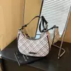 Bolso Femenino de Moda Transfronterizo Bolso de Media Luna Nicho Nuevo 2025 Bolso de Hombro para Viaje de Alta Gama Bolso de Hombro Cruzado Portátil