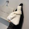 Bolsa de pelúcia outono e inverno bolsa feminina 2023 nova moda bolsa de mão all-match estilo ocidental bolsa peluda de mão de alta qualidade