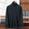 Otoño e Invierno Nuevo Tejido de Cachemira Capa Base Holgada Commute de Negocios Manga Larga Cálido Casual Cuello Alto Para Hombre
