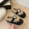 Nuevos zapatos de algodón de moda para otoño e invierno, zapatos planos estilo mule con lunares, punteras peludas y forro de felpa, adecuados para usar al aire libre, colección de mujer 2026