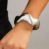 Europa y Estados Unidos exagerado transfronterizo ins sentido del diseño de la industria pesada metal liso pulsera geométrica personalidad pulsera ancha pulsera