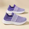 Zapatos de niño verano malla simple transpirables zapatos deportivos para niños venta caliente transfronteriza superficie de malla voladora zapatos casuales de un paso para niños y niñas