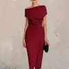 Ropa nueva para mujer transfronteriza europea y americana 2026: vestido de trabajo elegante y sofisticado con cintura entallada, diseño de un solo hombro, abertura y pliegues