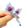 Broche de Coração Vermelho de Zircônia e Lírio Calla de Luxo Leve de Alta Qualidade, Brilhante Elegante, Pin de Flor da Moda para Casaco Terno, Pin de Flor Corsage Lote