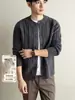 Yingao2026 nuevo cárdigan de otoño e invierno para hombre estilo old money cuello redondo rayas retro suéter abrigo moderno para mediana edad