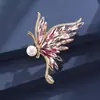 Broche Borboleta de Cristal Super Brilhante de Alta Qualidade Moda Feminina Elegante Animal Corsage Pin de Lapela de Terno de Luxo Leve Acessórios
