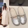 Nuevas Sandalias Planas Slip-On de Perlas 2026, Sandalias Perezosas, Zapatos Mula, Medias Zapatillas Cerradas Estilo Chanel para Mujer