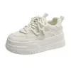 Zapatos Pequeños para Mujer Piel Suave Genuina Suela Gruesa Zapatos Blancos para Mujer Verano 2025 Nuevos Zapatillas de Malla Transpirable Versátiles que Aumentan la Altura