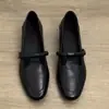 Zapatos retro de tiras en T con punta cuadrada y tacón bajo con hebilla metálica de camelia, simples y versátiles para el uso diario y para ir al trabajo, estilo Mary Jane para mujer