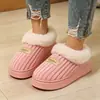 Pantuflas cálidas de algodón con forro grueso de pelo, estilo pareja, para uso en casa, interior, felpudas y engrosadas, pantuflas de algodón de invierno para mujer, transfronterizo