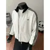 Jaqueta listrada preta com gola alta, unissex, adequada para primavera e outono, estilo retrô americano, texturizada, moletom casual, jaqueta esportiva de três listras