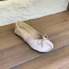 Sapatos femininos estilo francês de cetim plissado com laço e bico dividido (formato de casco de porco), novos mocassins planos slip-on da primavera de 2026